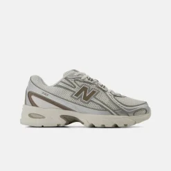 New Balance 740