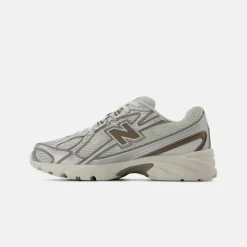New Balance 740