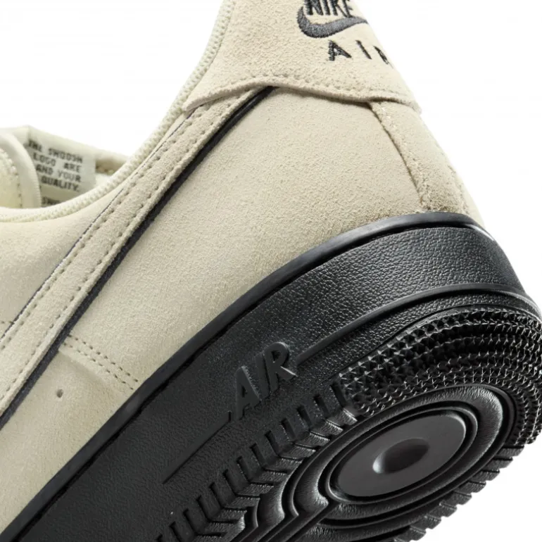 Nike Air Force 1 '07 LV8