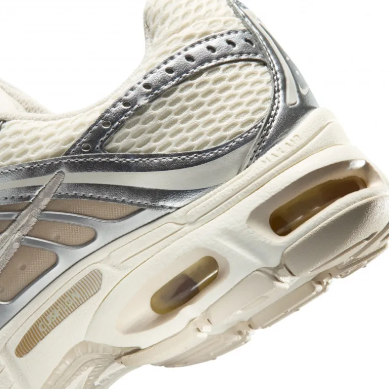 NIke Air Max Moto 2k