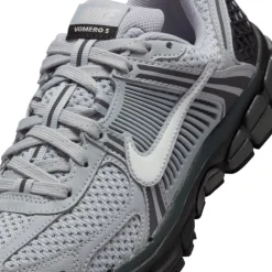 Nike Vomero 5